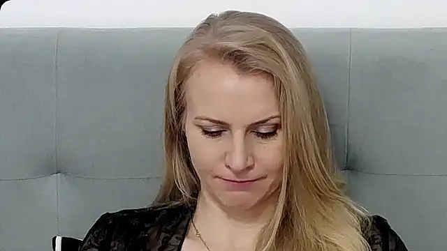 K  Adrienne online show from February 6, 6:06 am