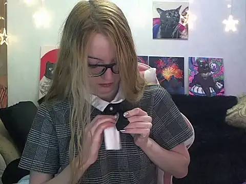 SecretSophia online show from November 12, 5:33 pm