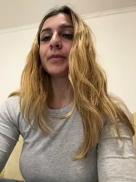 NicolePlay online show from April 29, 9:09 pm