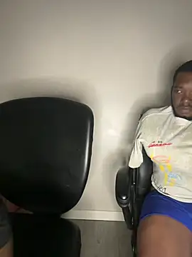 DancingLemonade online show from April 19, 3:06 am