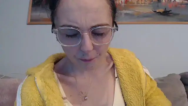 cleophee online show from April 2, 5:49 am