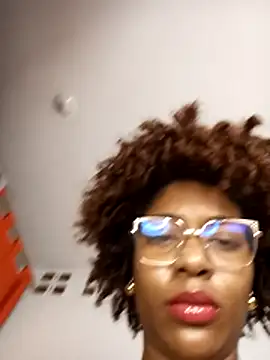 thaimy  online show from April 14, 2:55 am