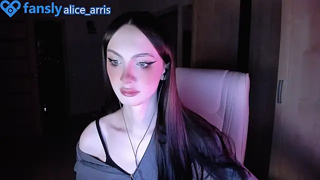 Alice  Aris online show from November 4, 3:28 pm