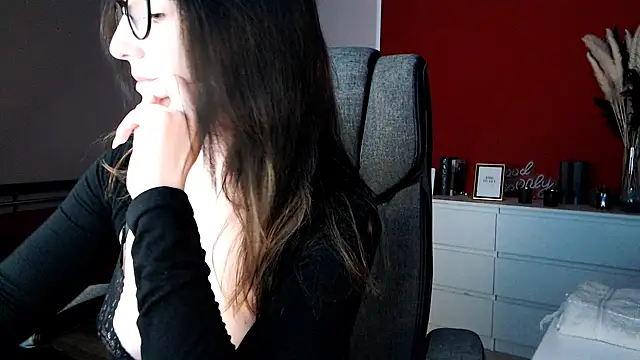 Alina Lamour online show from April 19, 6:32 pm