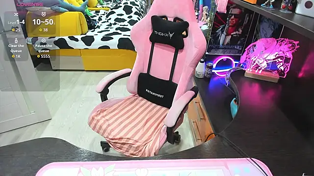 Softie Sofy online show from November 18, 2:45 am