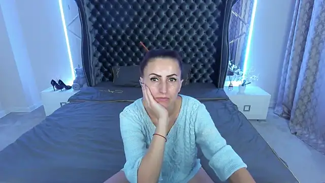 Rebecca Diamond online show from November 5, 7:02 am