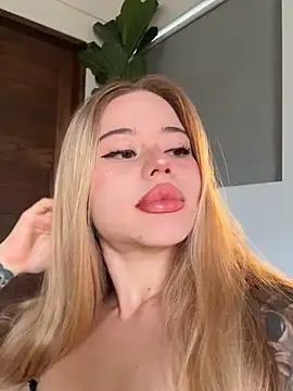 curchez  online show from March 3, 8:37 pm