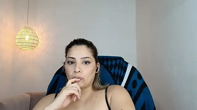 YummyAnna  online show from July 1, 8:41 pm
