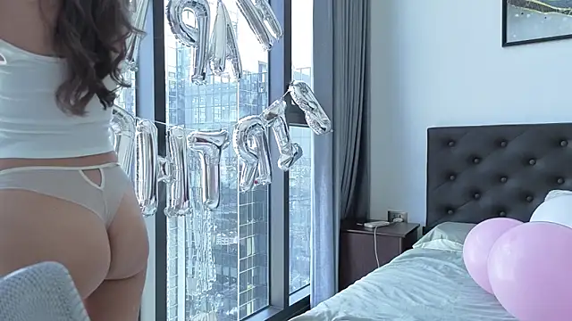 TammiLou online show from December 16, 5:57 am