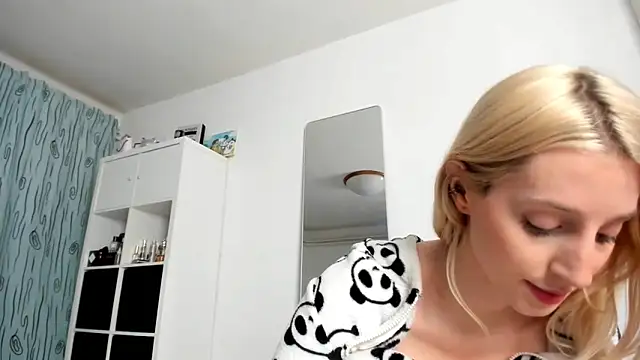 KenzieDawton online show from October 20, 3:53 am