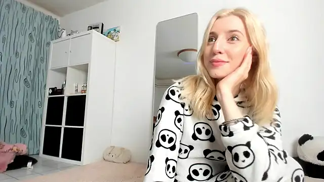 KenzieDawton online show from November 26, 4:46 am