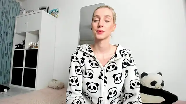 KenzieDawton online show from October 18, 3:42 am