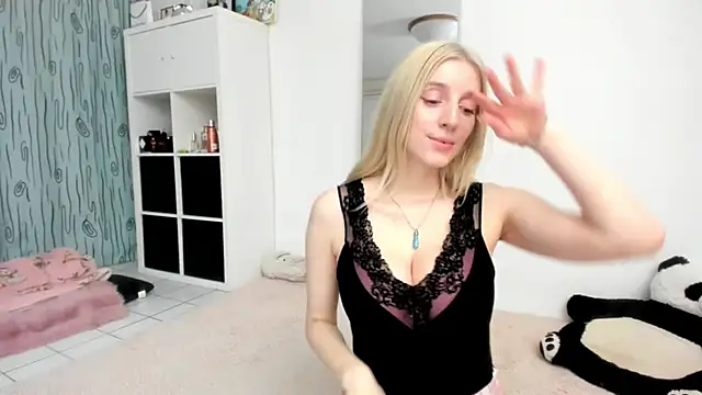 KenzieDawton online show from April 16, 3:55 pm