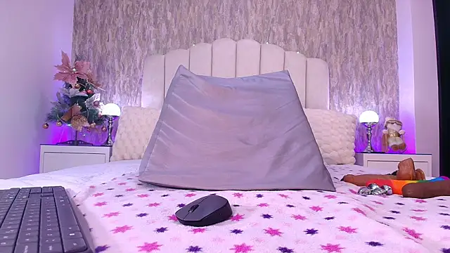 raven lilith  online show from December 16, 3:56 am