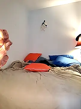 Scarlettishere online show from October 5, 6:35 pm