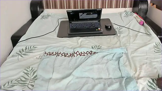 sweet-tinqerbell online show from March 30, 10:15 am