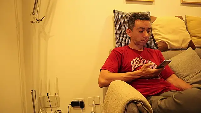 funcouple1985 online show from May 9, 1:18 am