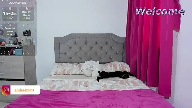 andrea hills online show from September 25, 8:50 pm