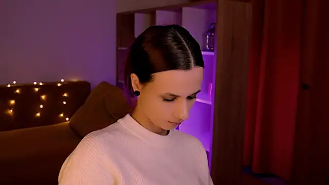 ItsAlisia online show from December 17, 1:48 pm