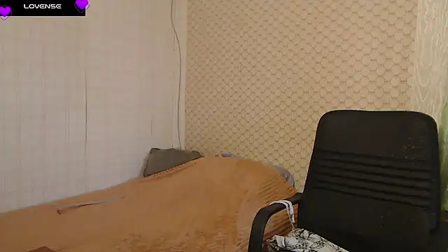 Janiffer MiMi online show from March 27, 2:18 pm