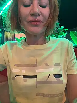 Jullia Moor online show from June 1, 8:10 pm