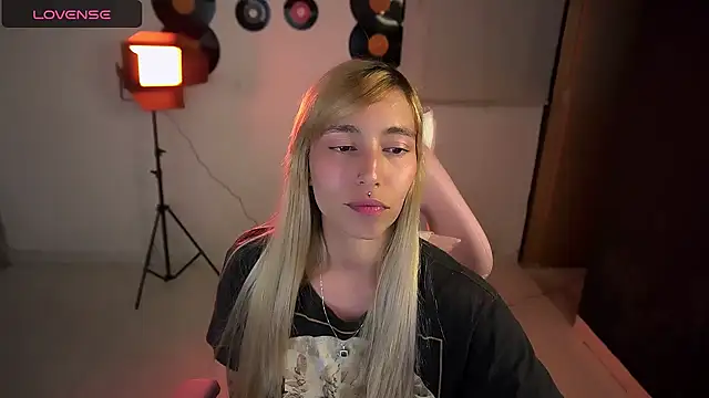 Saucy Jenn online show from March 29, 2:54 am