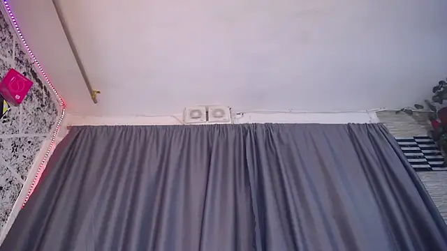 hornytsblonde online show from April 4, 3:55 pm