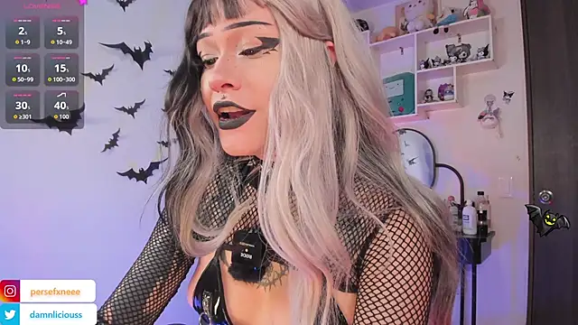 damnliciousss online show from October 31, 3:19 am