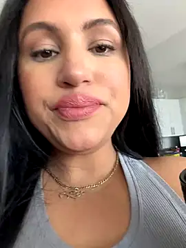 MeghanXO online show from October 11, 6:21 pm