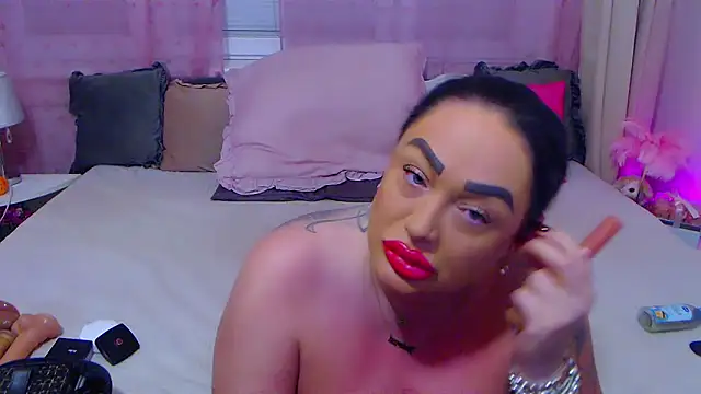 BustyVicky online show from October 8, 9:30 pm