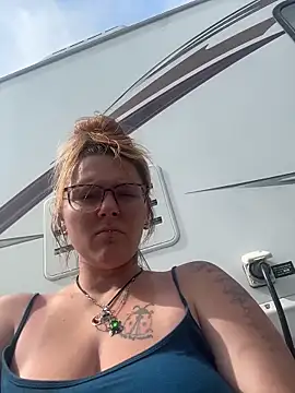 misskalicakes online show from June 5, 9:21 pm