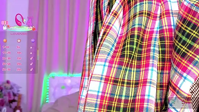 WildRedBerry online show from October 18, 8:17 am