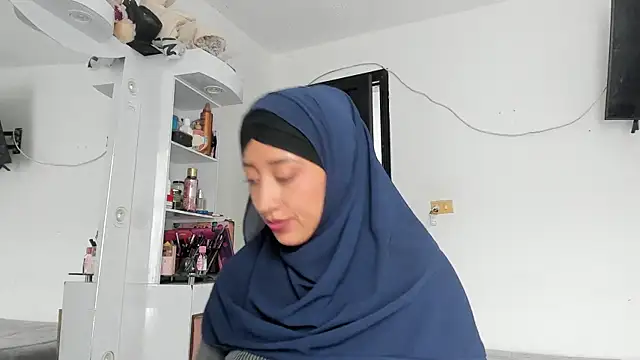 adila anich online show from September 18, 5:33 pm