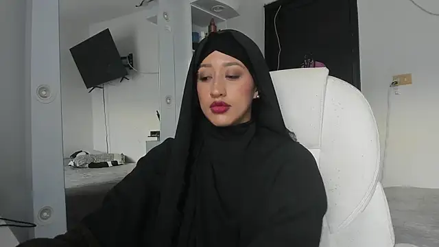 adila anich online show from October 3, 10:04 pm