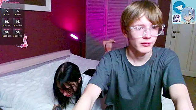 Laura Key online show from October 23, 8:04 pm