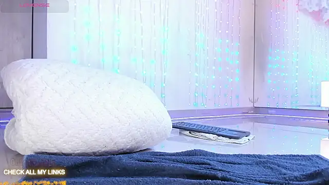 ohyesly  online show from September 28, 11:59 am