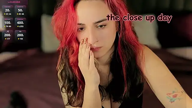 Daphne Moss online show from April 18, 1:02 pm