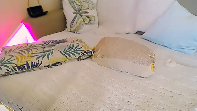 OLIVIA CANDY online show from February 7, 7:12 am