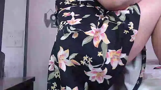 LIila28six online show from December 19, 3:26 pm