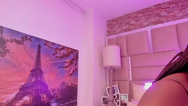 ShaniaBrownn online show from April 14, 7:58 pm