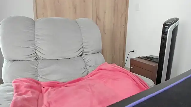 xspecialoomx online show from April 22, 2:14 pm