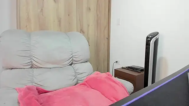 xspecialoomx online show from April 25, 7:44 pm