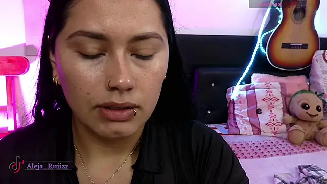 LauraRuiz1 online show from September 8, 11:15 pm