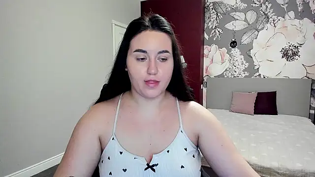 Roxie Bradley online show from February 11, 6:59 am