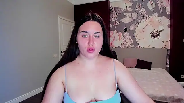 Roxie Bradley online show from December 4, 6:48 am