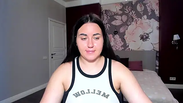 Roxie Bradley online show from September 9, 5:51 am