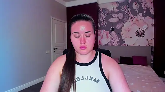 Roxie Bradley online show from September 19, 9:41 am