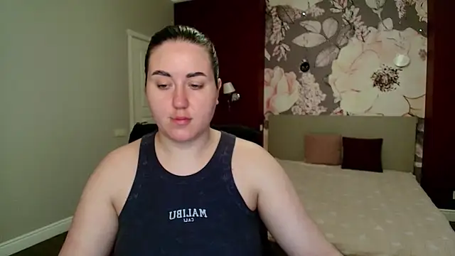 Roxie Bradley online show from April 21, 5:47 am