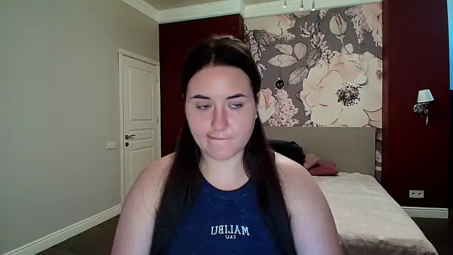 Roxie Bradley online show from September 23, 6:33 am