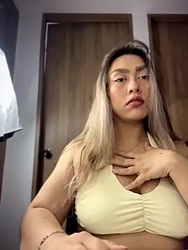 Im sophiie online show from March 24, 6:19 am